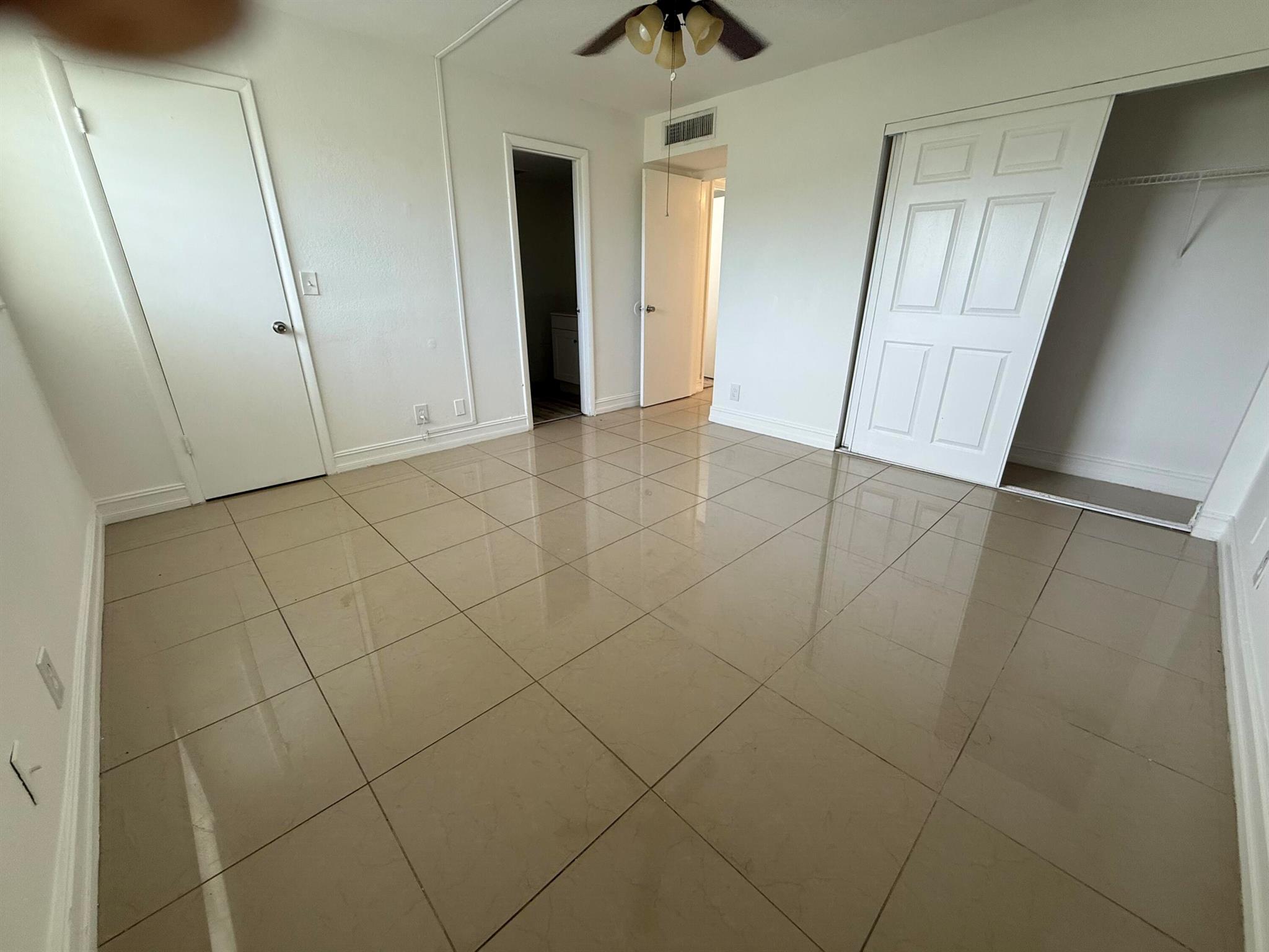 CORAL SPRINGS ESTATE TOWN - Residential