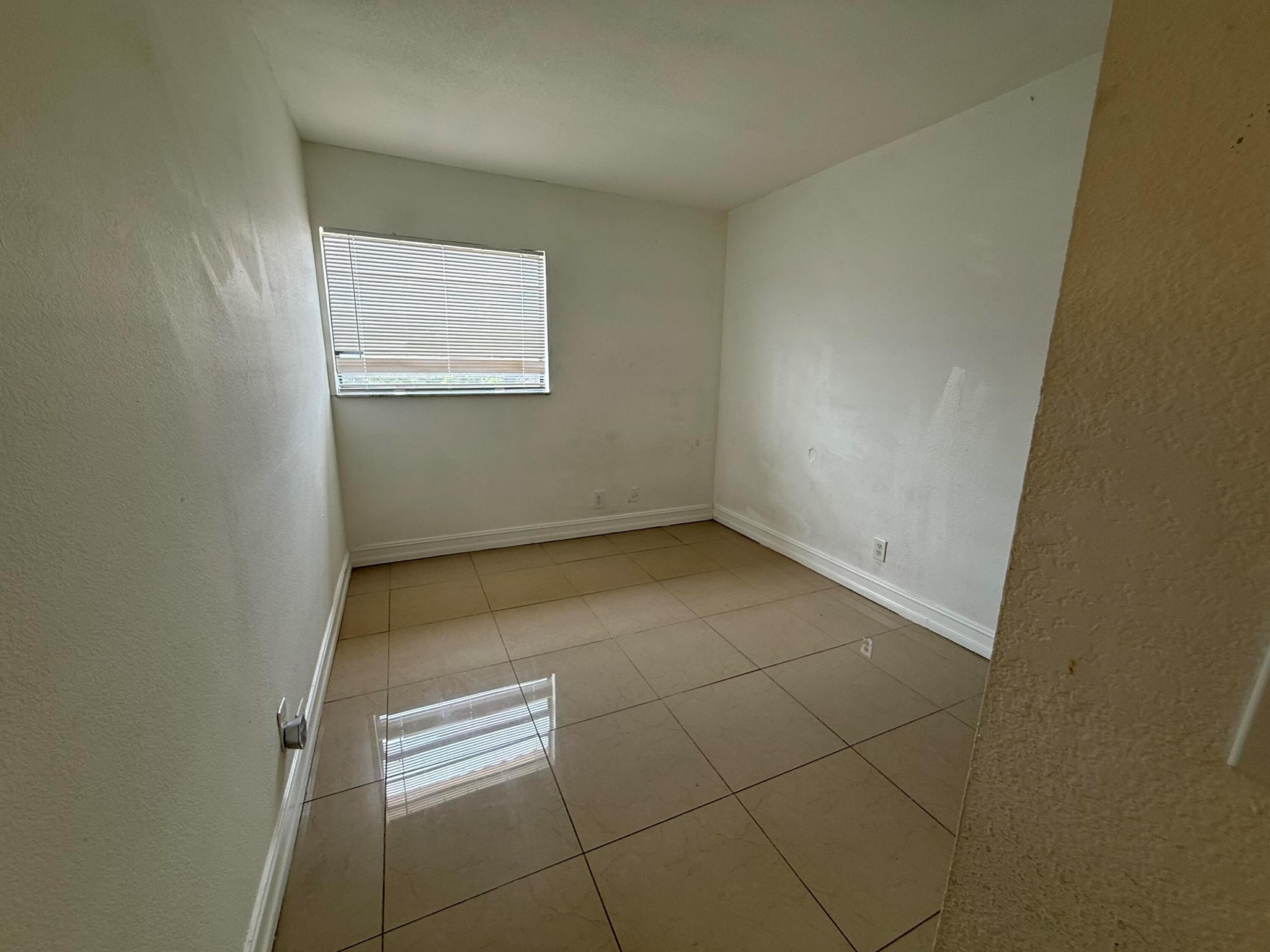 CORAL SPRINGS ESTATE TOWN - Residential