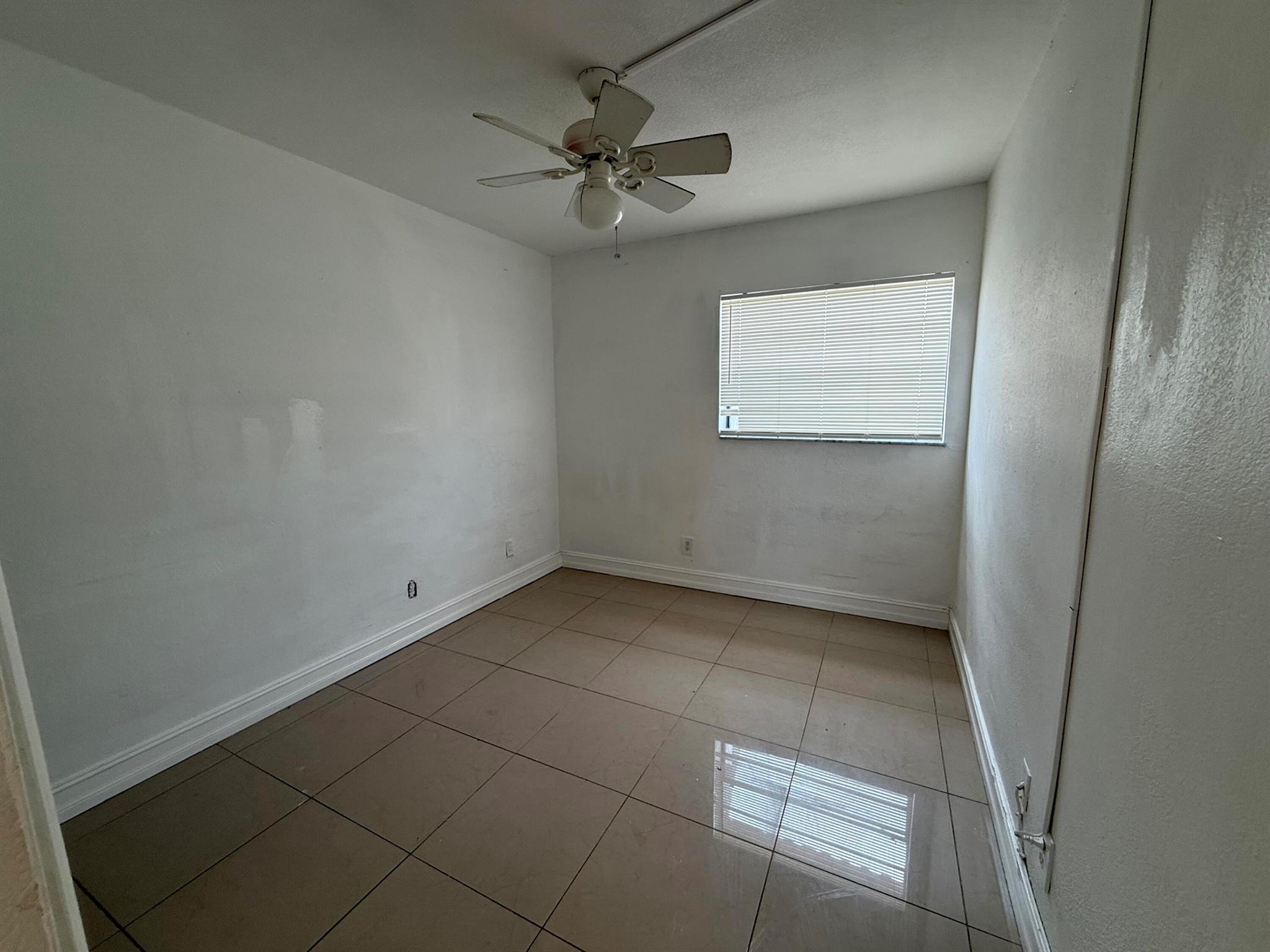 CORAL SPRINGS ESTATE TOWN - Residential