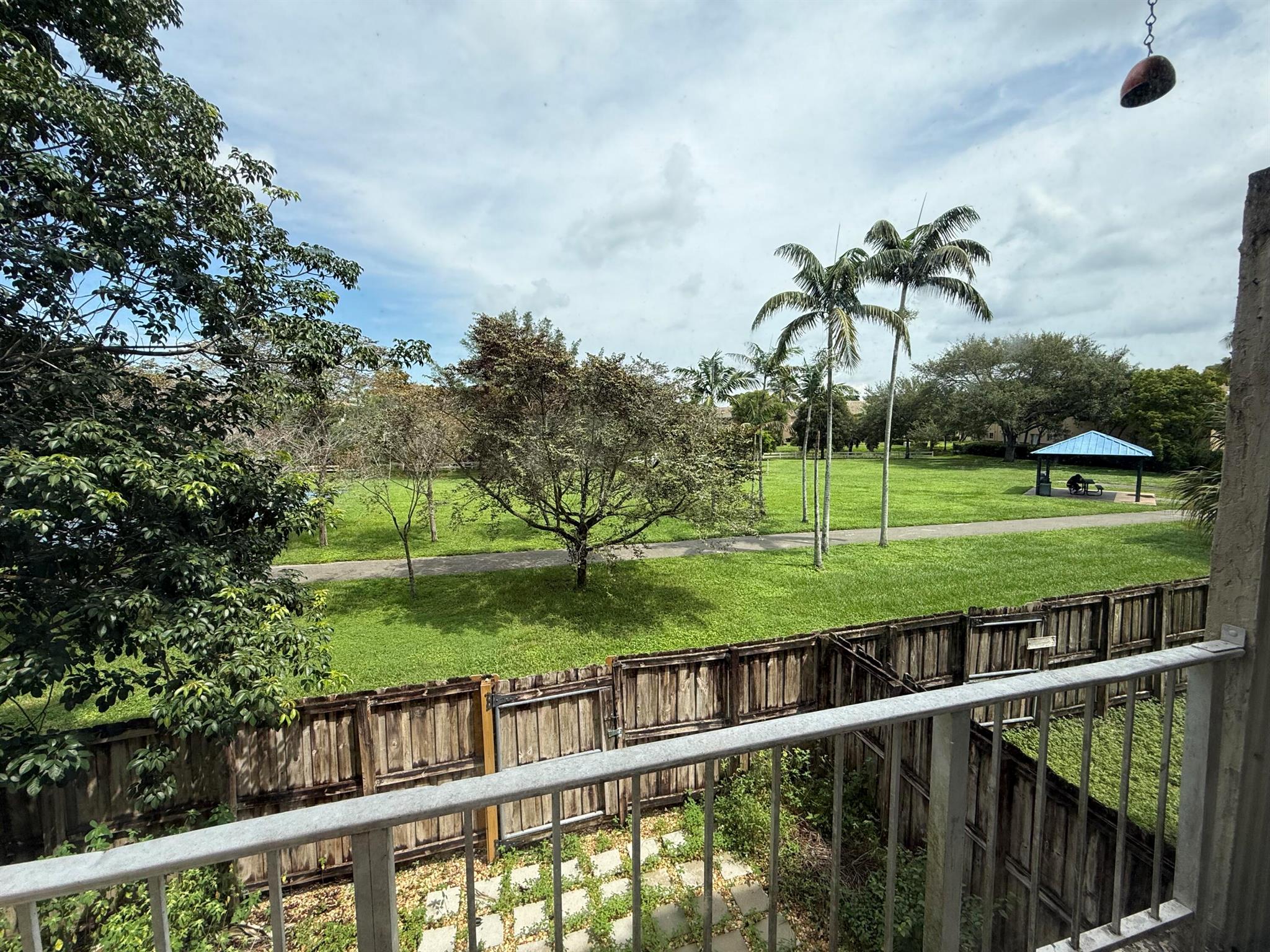 CORAL SPRINGS ESTATE TOWN - Residential