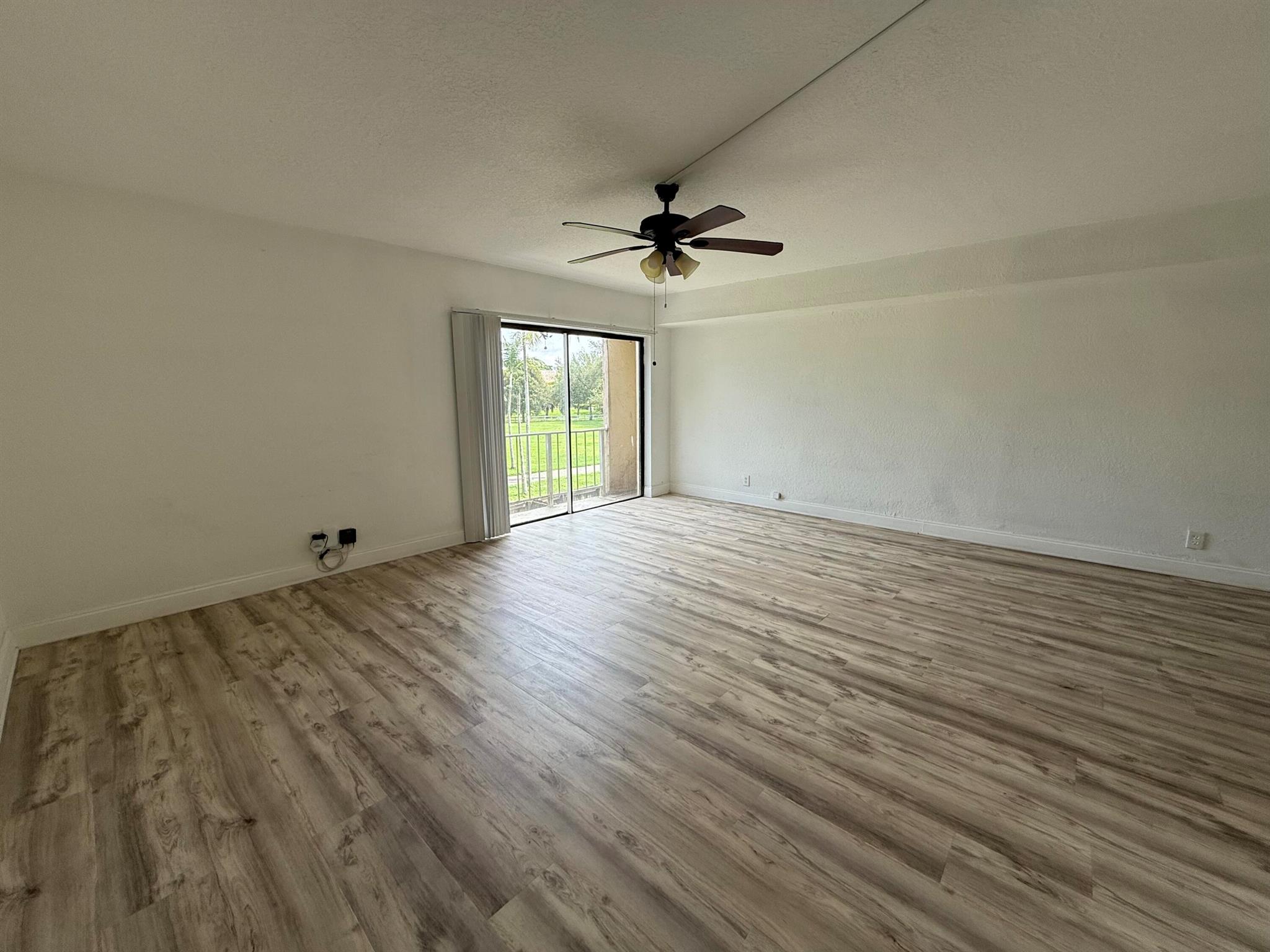 CORAL SPRINGS ESTATE TOWN - Residential