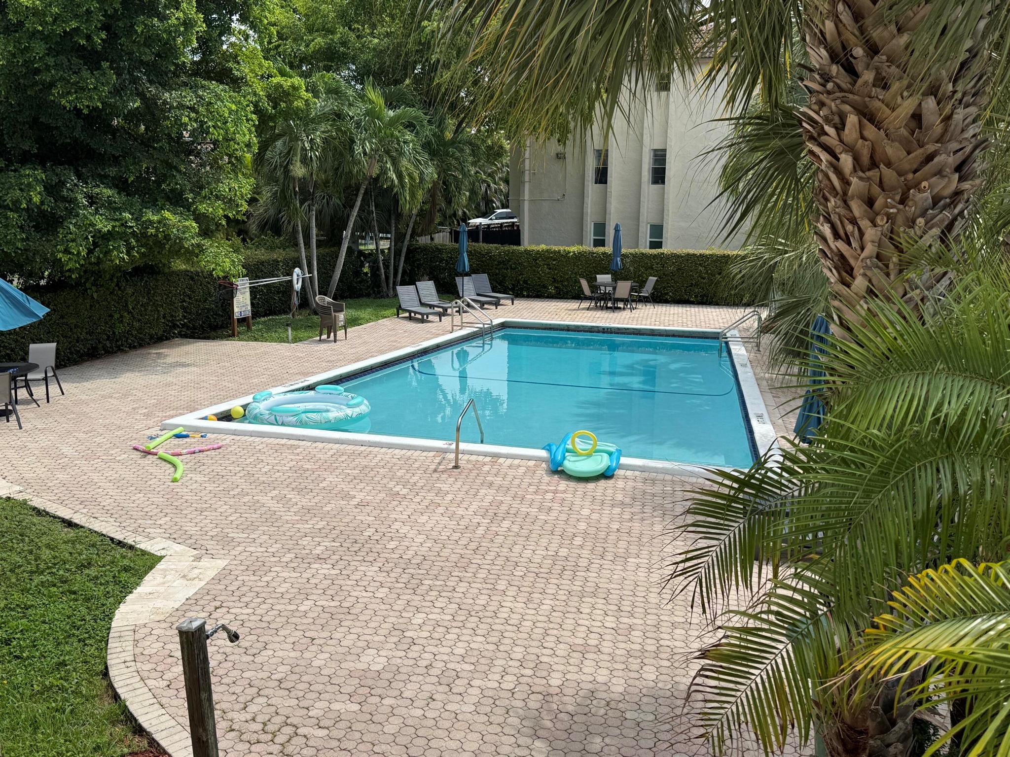 CORAL SPRINGS ESTATE TOWN - Residential
