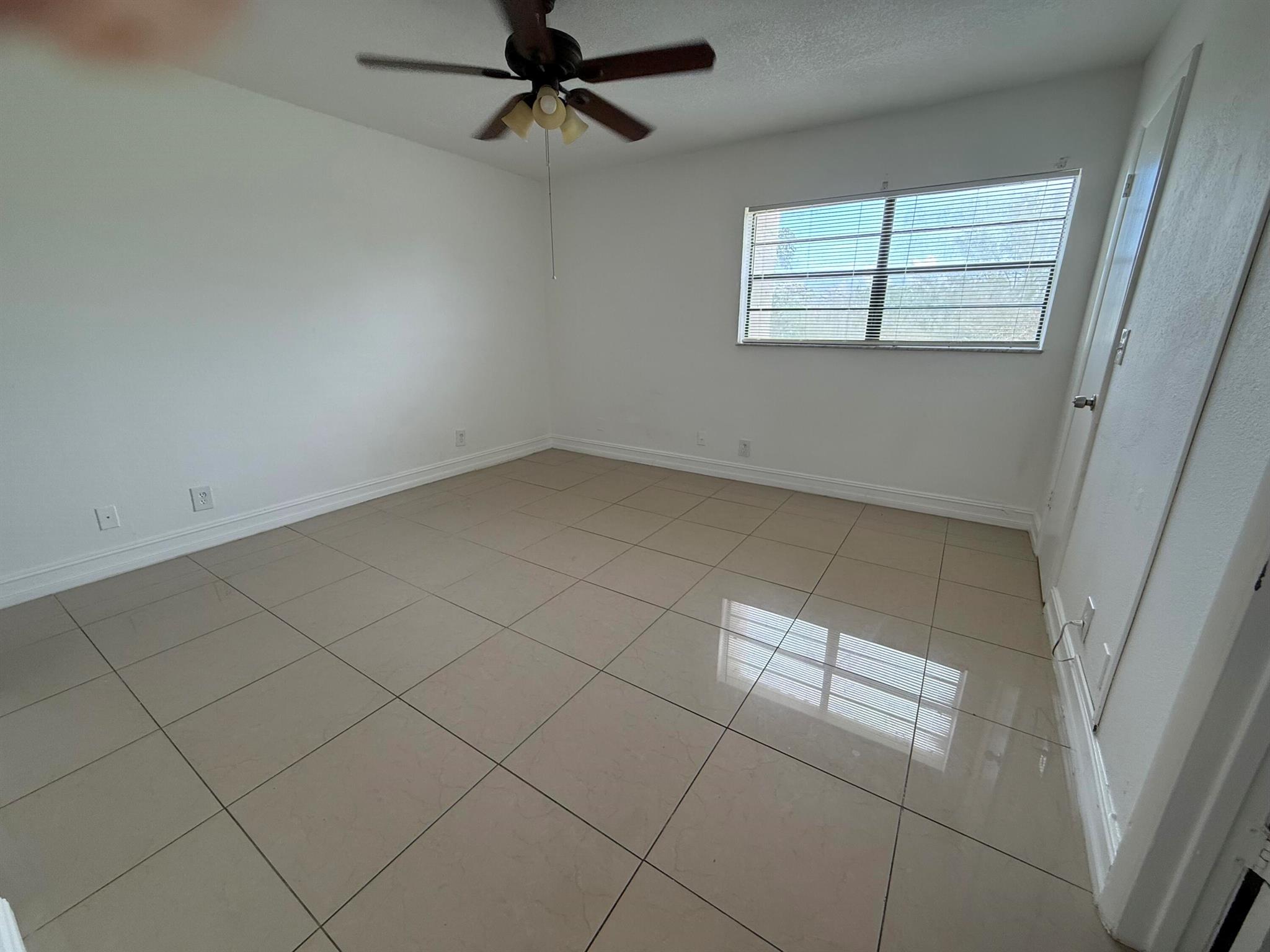 CORAL SPRINGS ESTATE TOWN - Residential