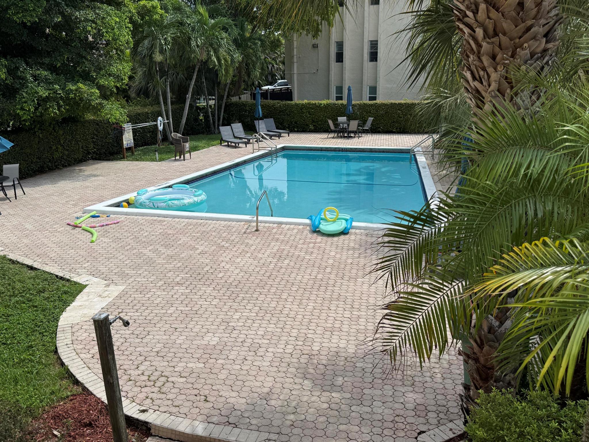 CORAL SPRINGS ESTATE TOWN - Residential