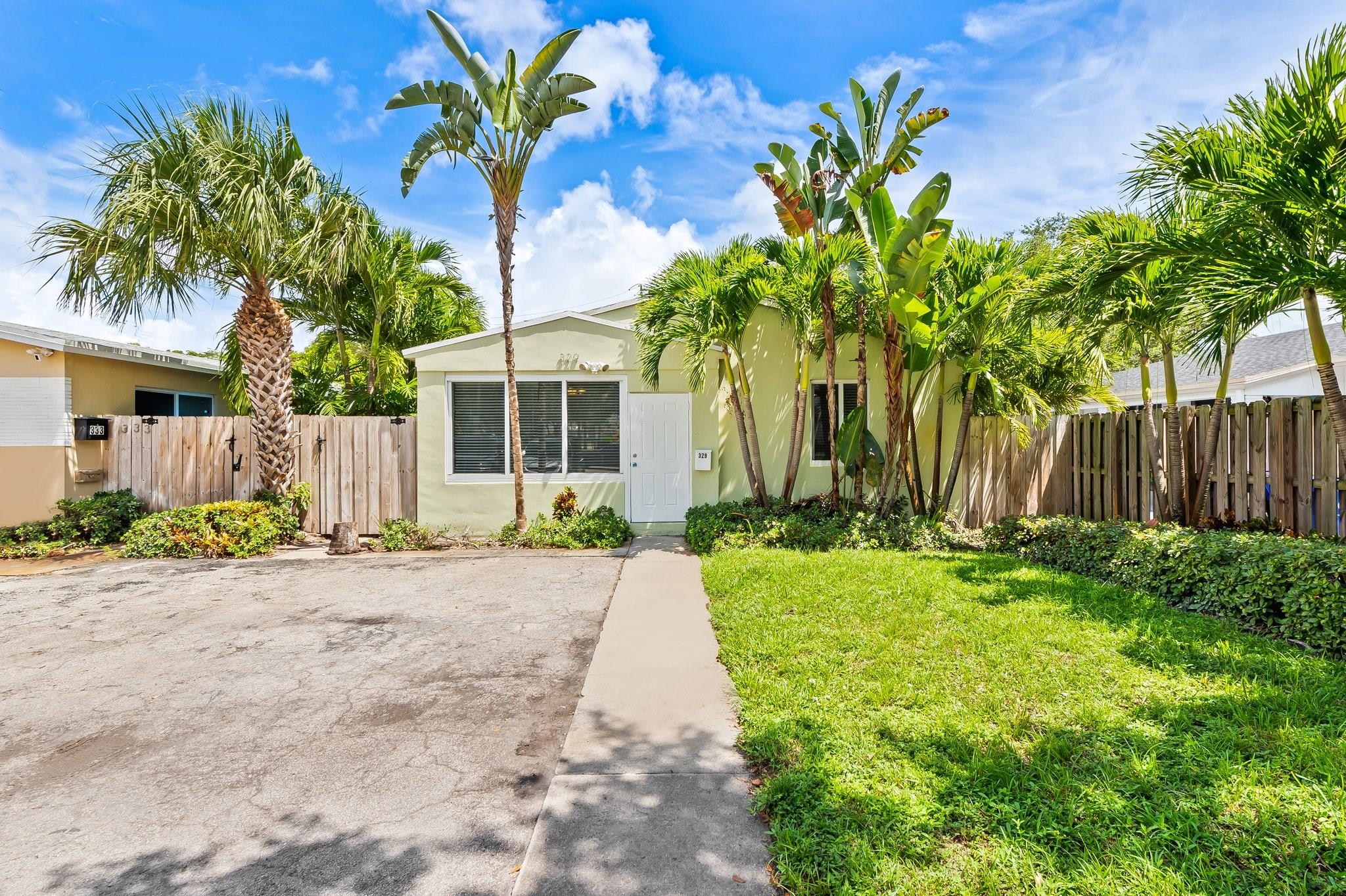 Single family home - Large 1300 sq. ft. house with hurricane impact windows and doors, porcelain floors throughout. Open Kitchen with granite counters, extra tall cabinet, stainless appliances, dishwasher, high quality tile bathrooms, Central A/C. Private washer and dryer with large, fenced yard and plenty of parking. Great location! Short drive to downtown Fort Lauderdale, the beaches, Port Everglades and Fort Lauderdale Airport. Close to I-95, I-595 and the Florida Turnpike for easy commuting to Miami and Palm Beach County.
****We can approve MOST applications in 1 (one) business day*****