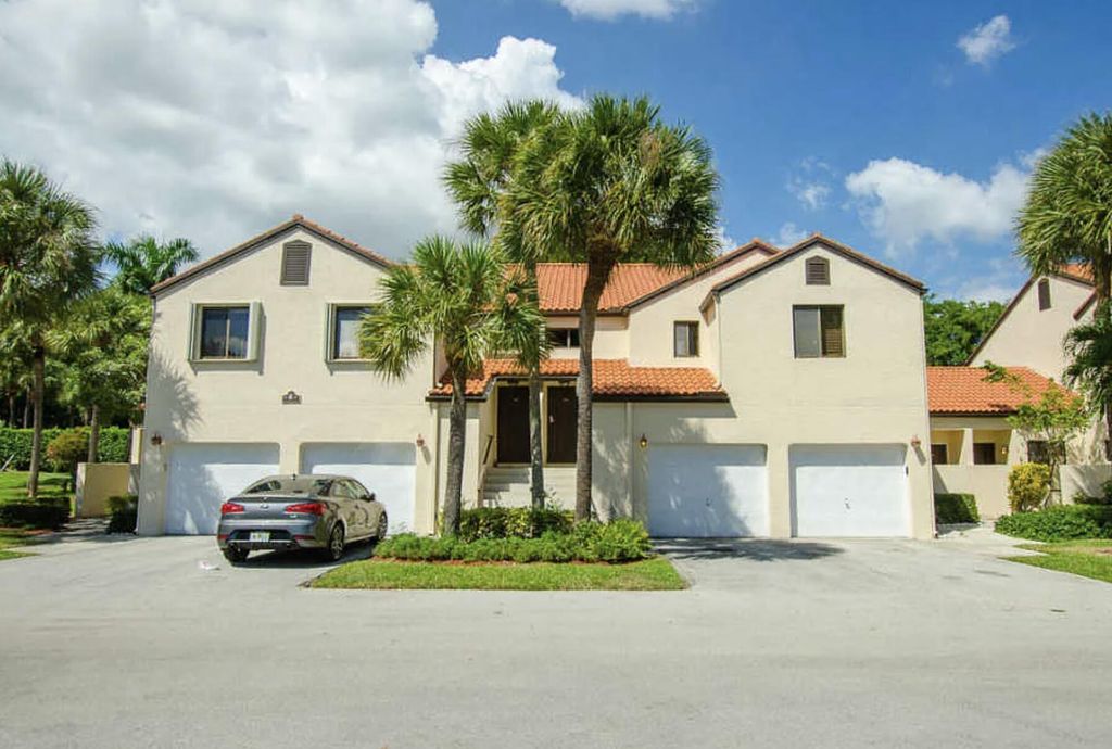 Photo of 4 VÃ­a De Casas Sur #202, Boynton Beach, FL 33426 (MLS # B26009060)