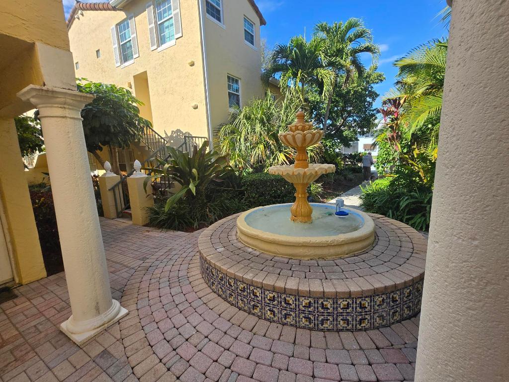 BAY REACH CONDO - Residential