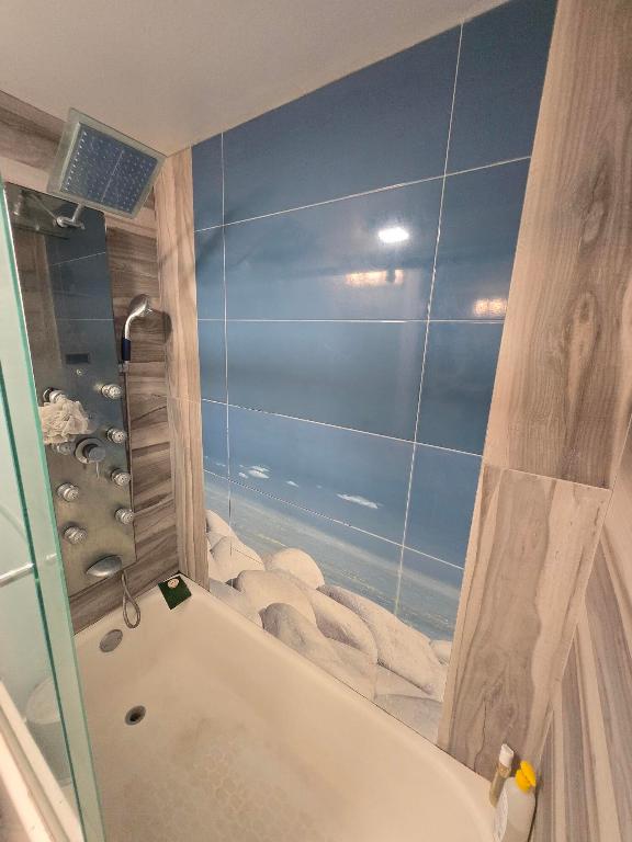 BAY REACH CONDO - Residential