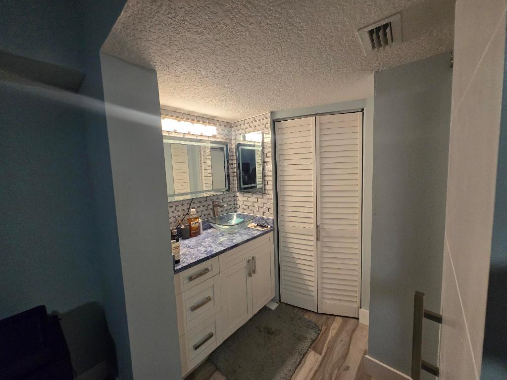 BAY REACH CONDO - Residential