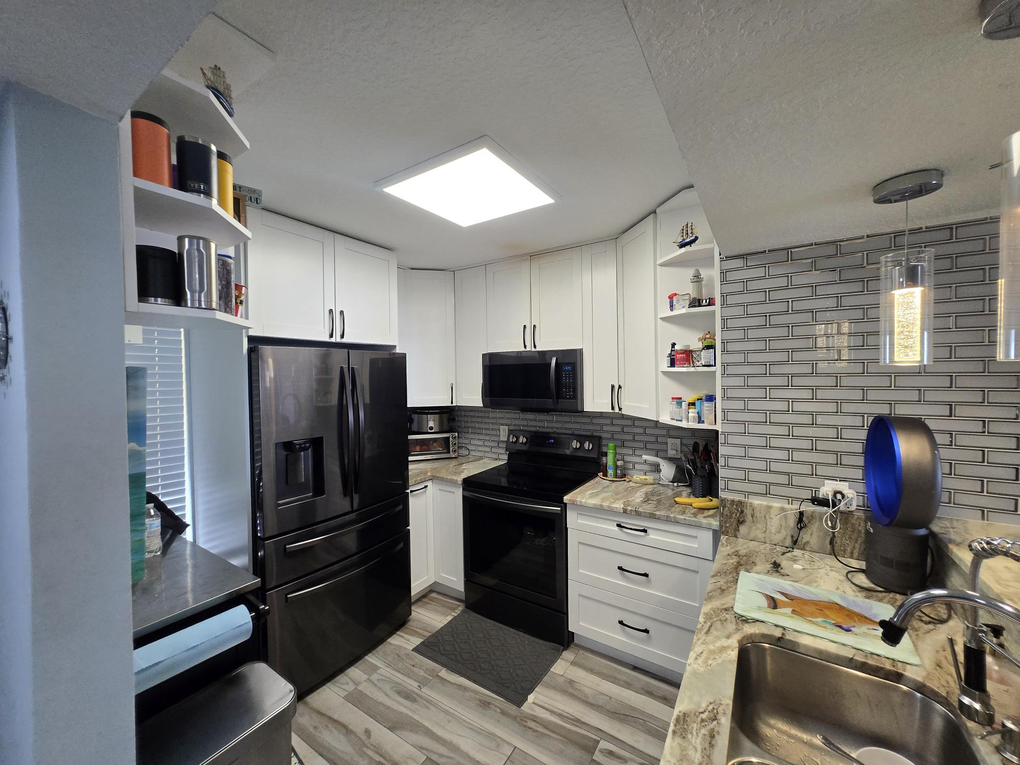 BAY REACH CONDO - Residential