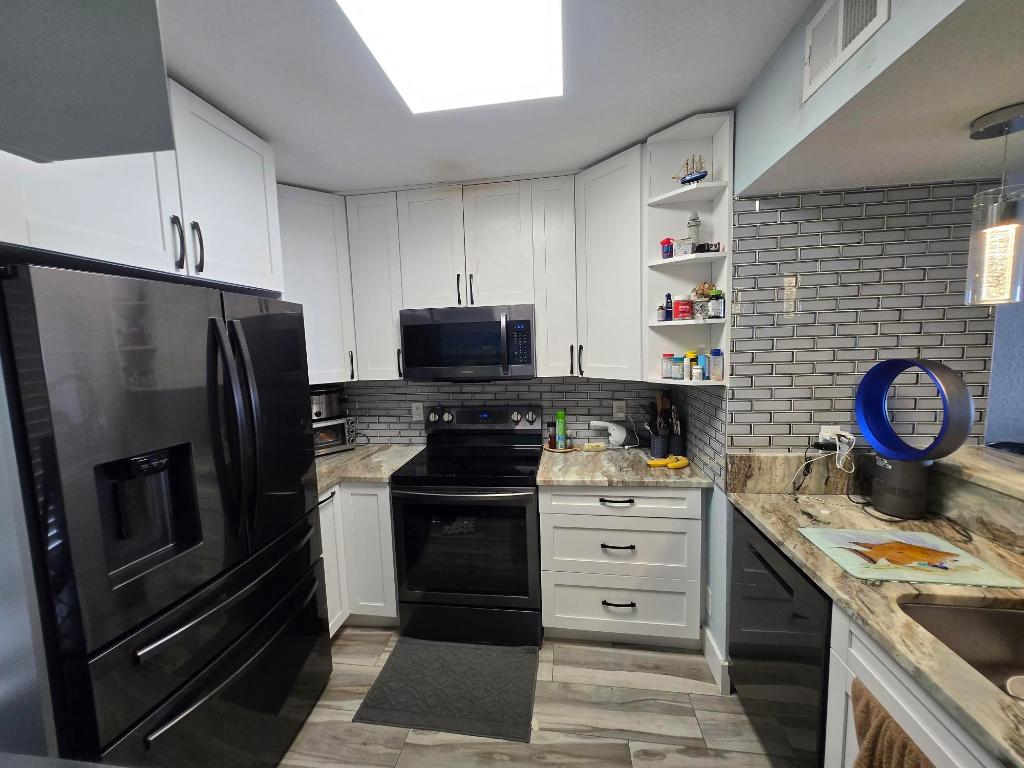 BAY REACH CONDO - Residential