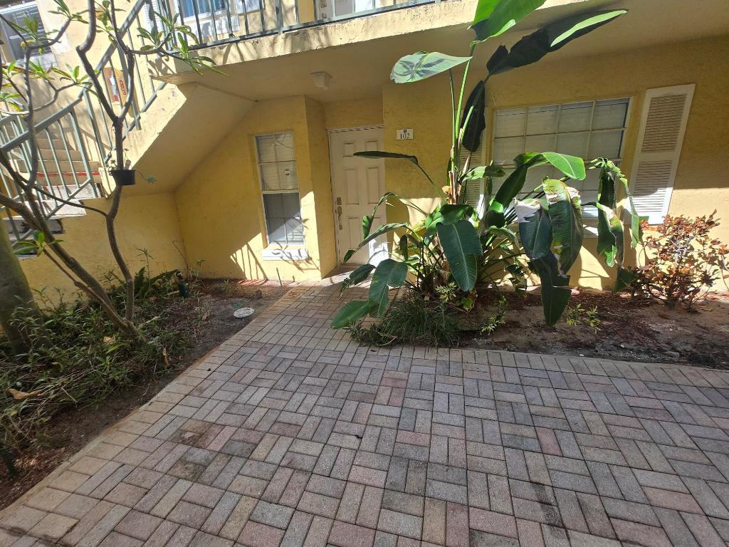 BAY REACH CONDO - Residential