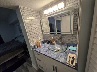 BAY REACH CONDO - Residential