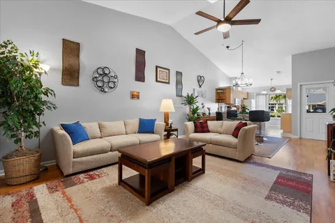 8182 SE Fox Hill Place, Hobe Sound, FL MLS: R10963593