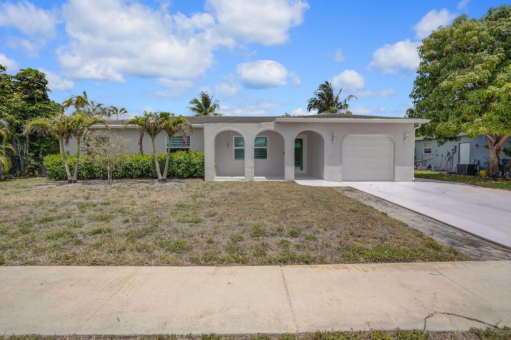 Photo of 10927 Granite Street, Boca Raton, FL 33428 (MLS # R11087192)