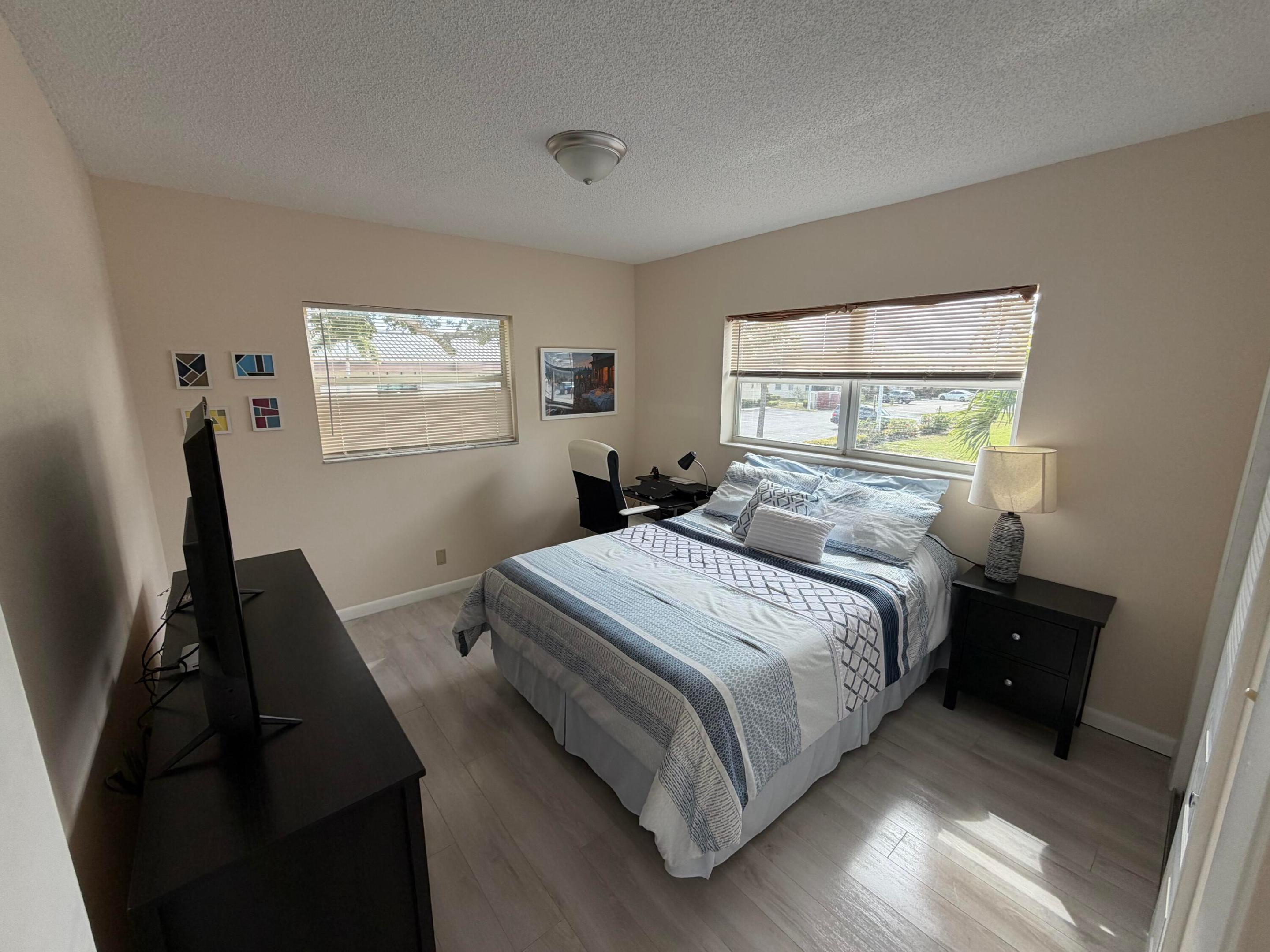 ORIOLE GARDENS 1 - Residential