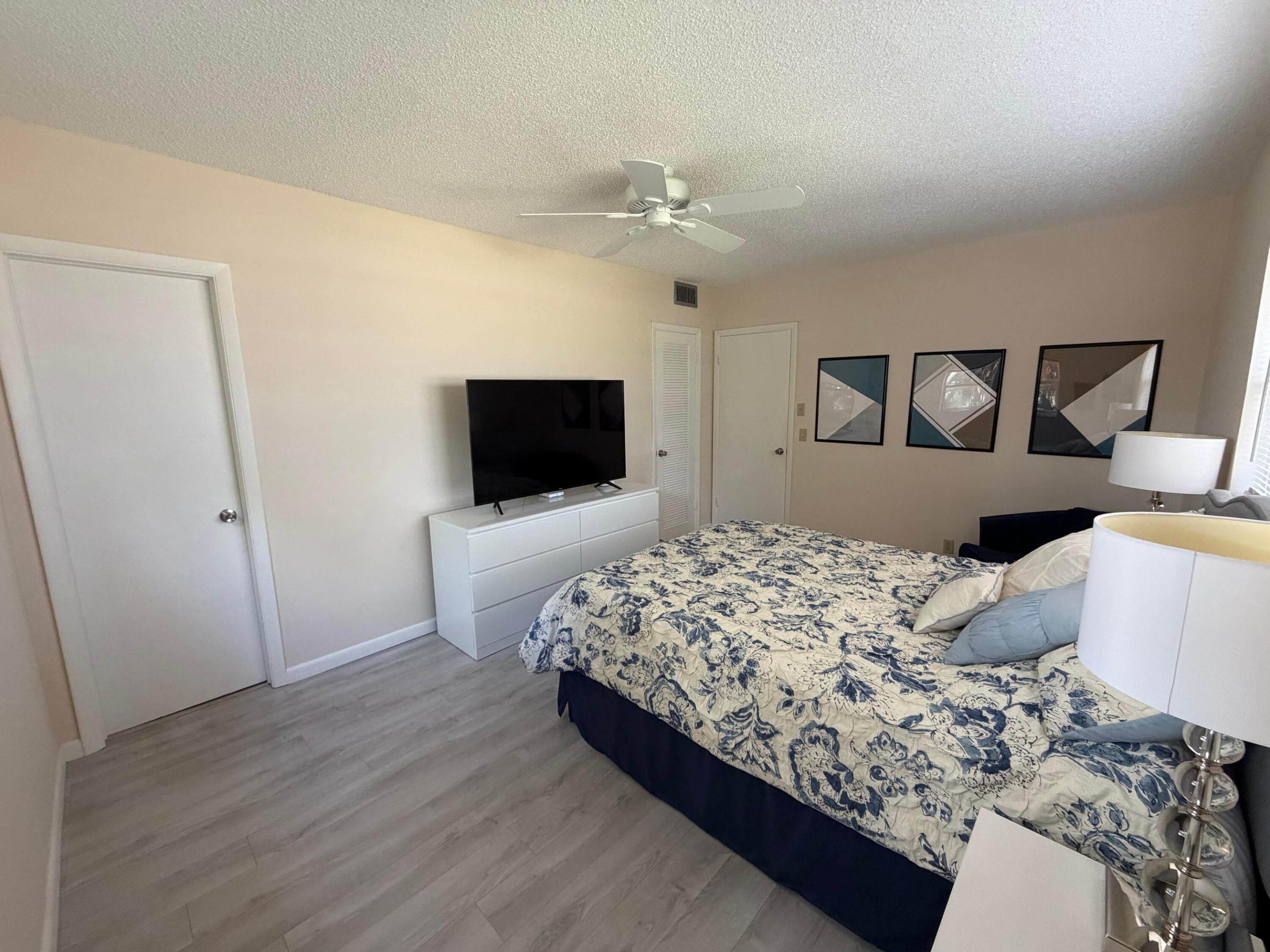 ORIOLE GARDENS 1 - Residential