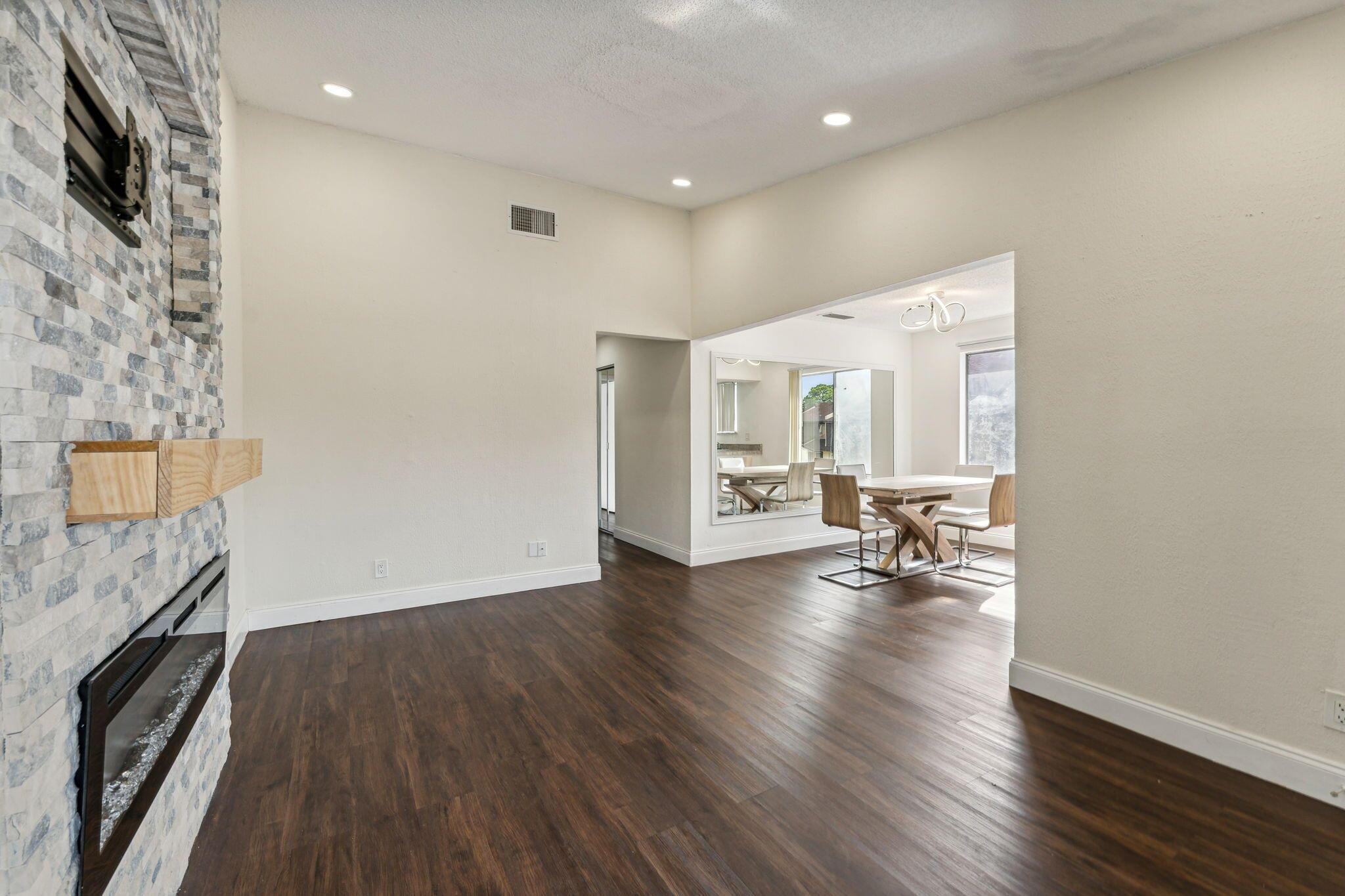 FOREST CONDO - Residential Lease