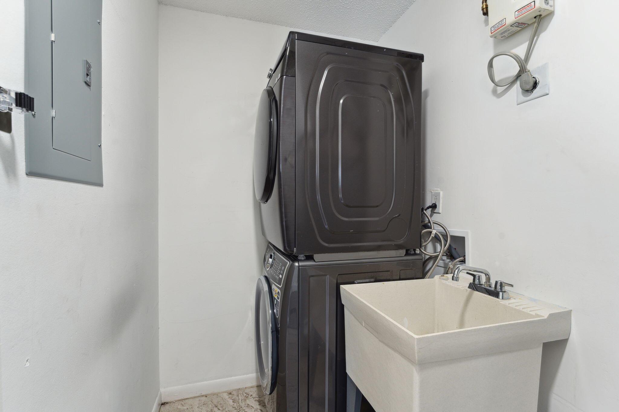 FOREST CONDO - Residential Lease
