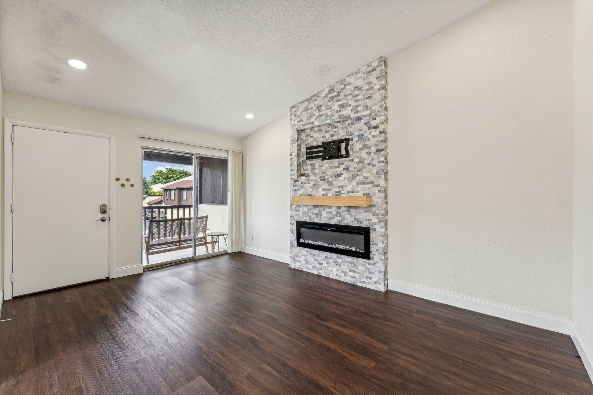 FOREST CONDO - Residential Lease