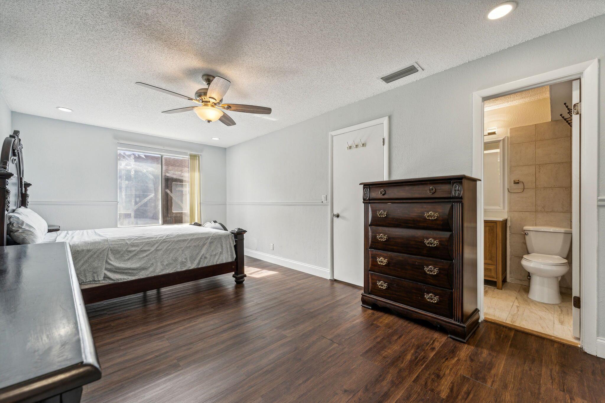 FOREST CONDO - Residential Lease