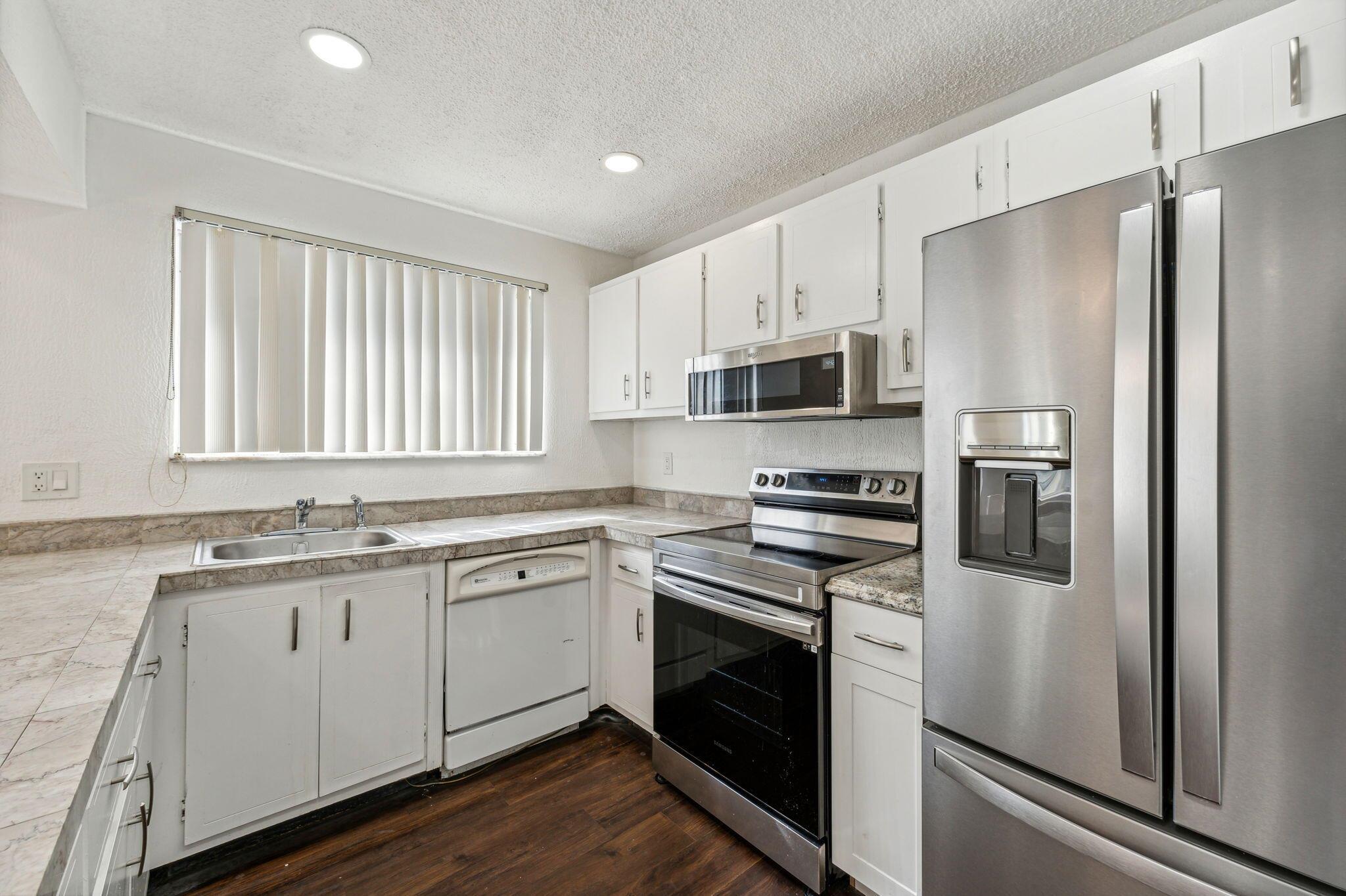 FOREST CONDO - Residential Lease