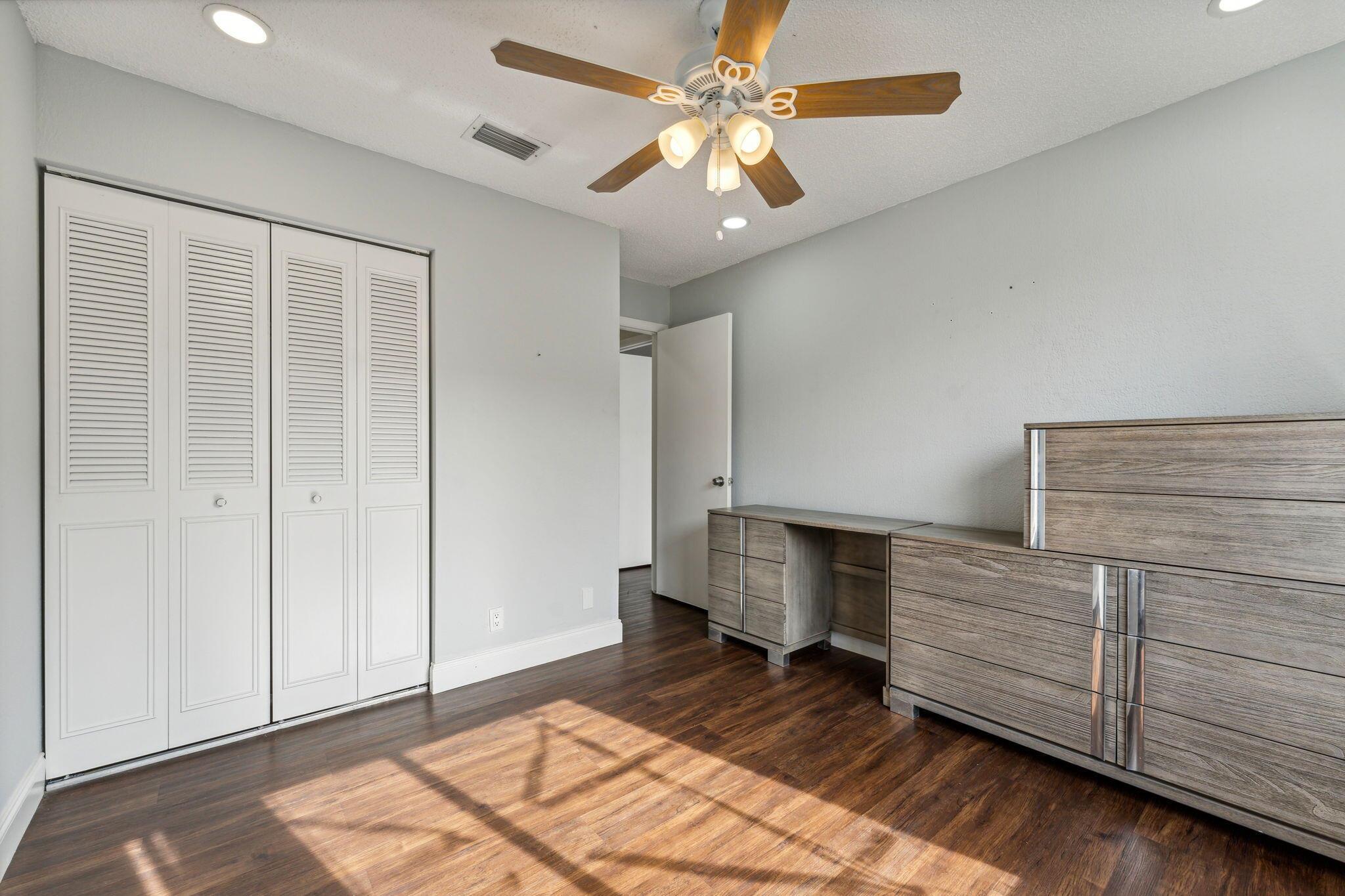 FOREST CONDO - Residential Lease