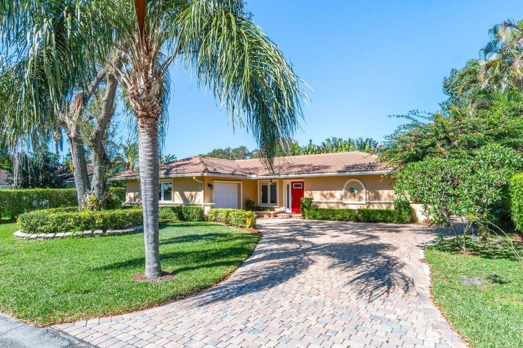 Photo of 1011 NW 6th Street, Boca Raton, FL 33486 (MLS # R10955447)