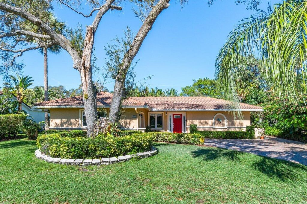 Photo of 1011 NW 6th Street, Boca Raton, FL 33486 (MLS # R10955447)