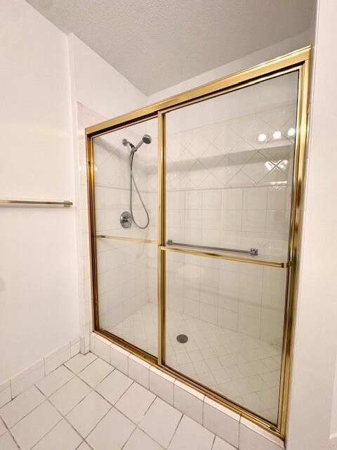 EXETER CONDOMINIUM - Residential Lease