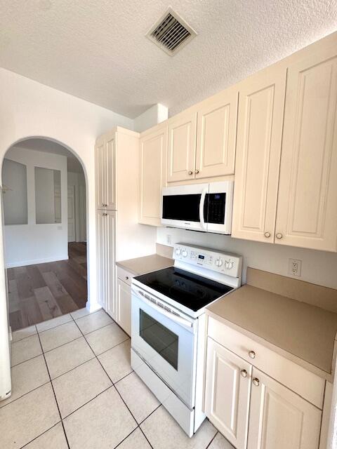 EXETER CONDOMINIUM - Residential Lease