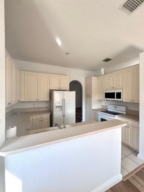 EXETER CONDOMINIUM - Residential Lease