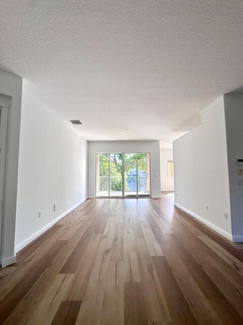 EXETER CONDOMINIUM - Residential Lease