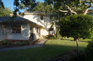 BOCA RIDGE GLEN LAKEFRONT - Residential