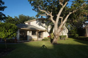 BOCA RIDGE GLEN LAKEFRONT - Residential