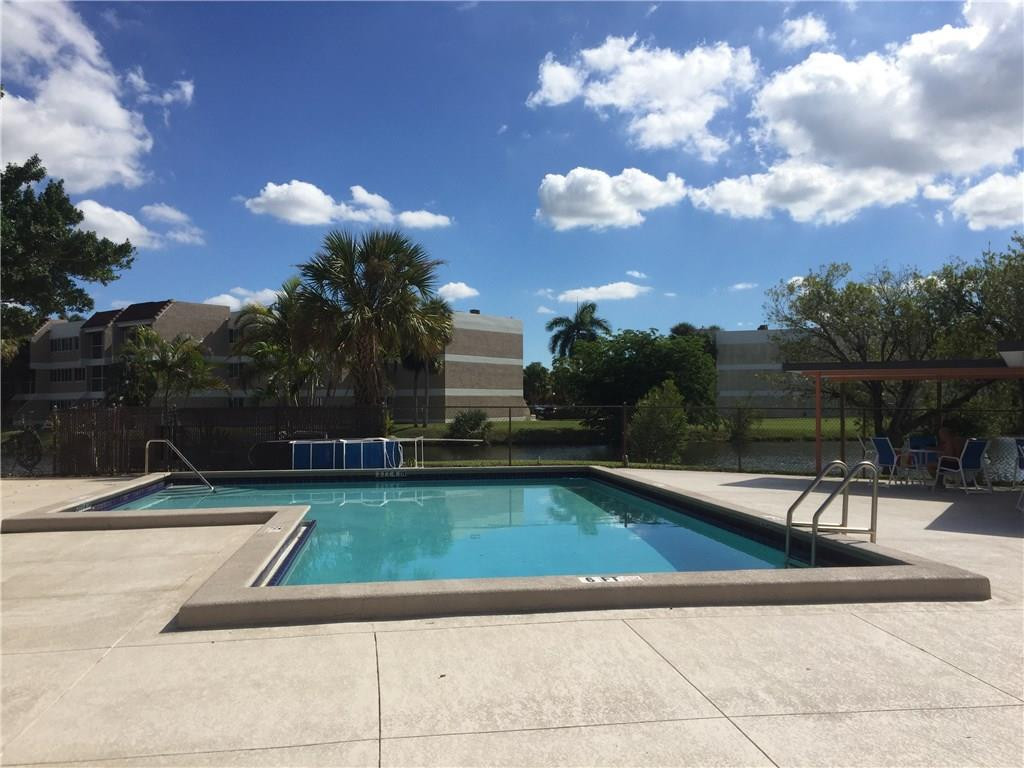 Racquet Club Apts. at Bon - Residential