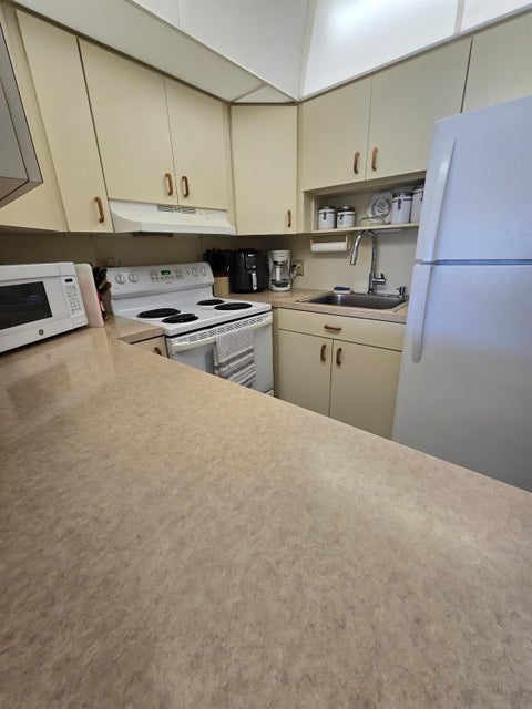 Tiny photo for 111 Lyndhurst E Dr #111, Deerfield Beach, FL 33442 (MLS # F10544972)