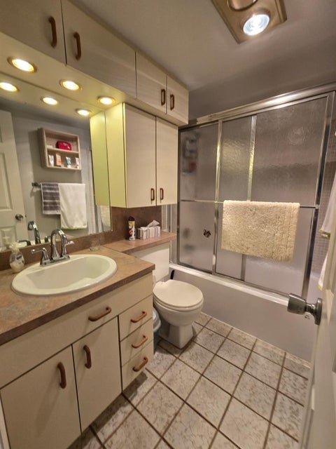 Tiny photo for 111 Lyndhurst E Dr #111, Deerfield Beach, FL 33442 (MLS # F10544972)