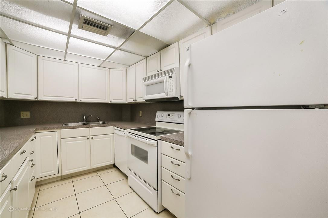 VISTA GARDENS CONDOMINIUM - Residential