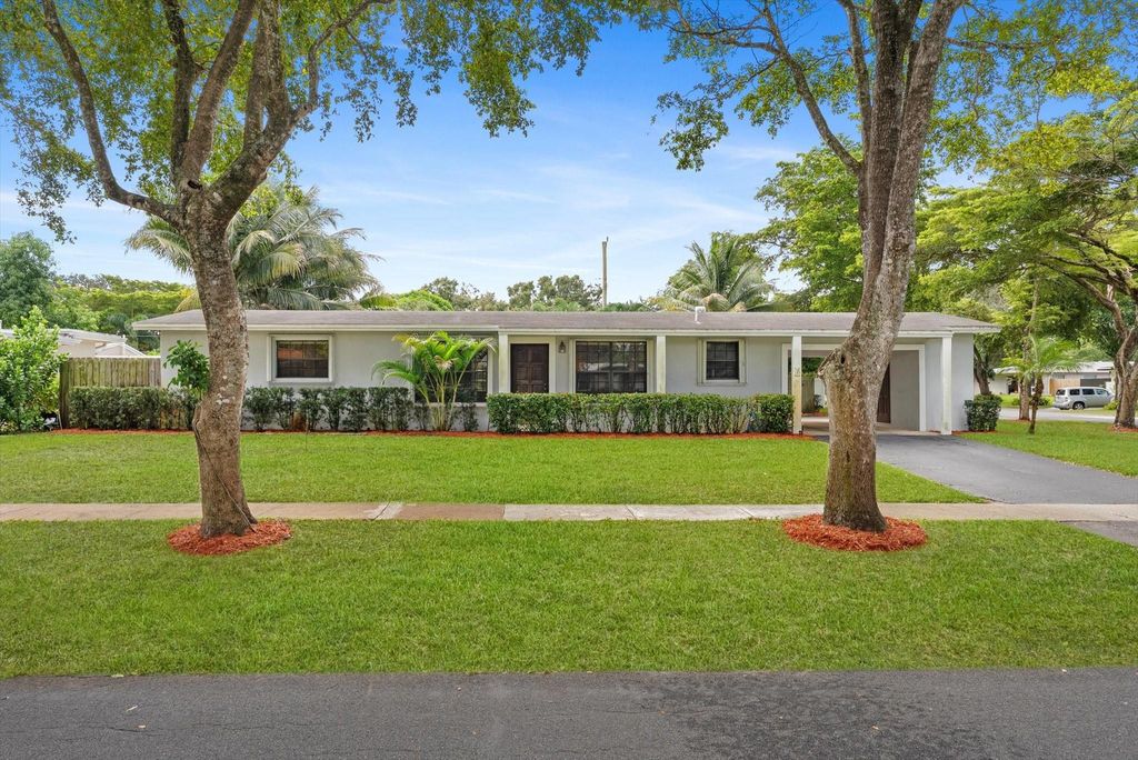Photo of 5672 SW 2nd Street, Plantation, FL 33317 (MLS # F10527846)