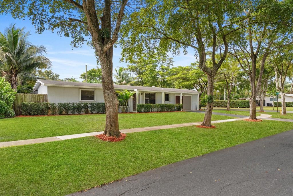 Photo of 5672 SW 2nd Street, Plantation, FL 33317 (MLS # F10527846)