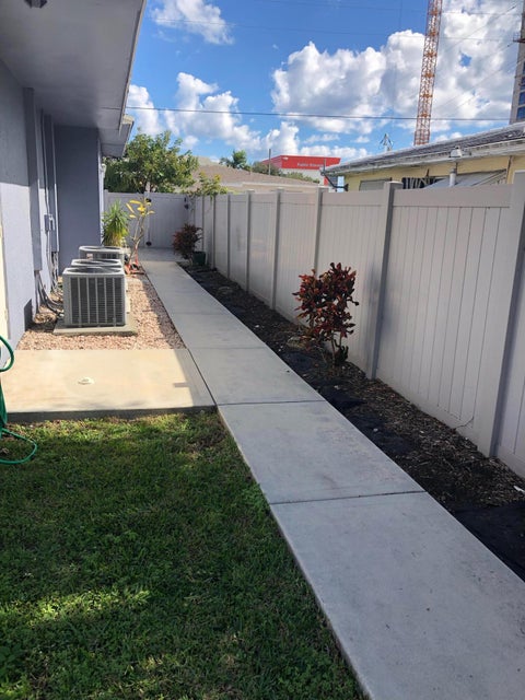 Tiny photo for 2212 SE 4th Avenue, Fort Lauderdale, FL 33316 (MLS # B26051351)