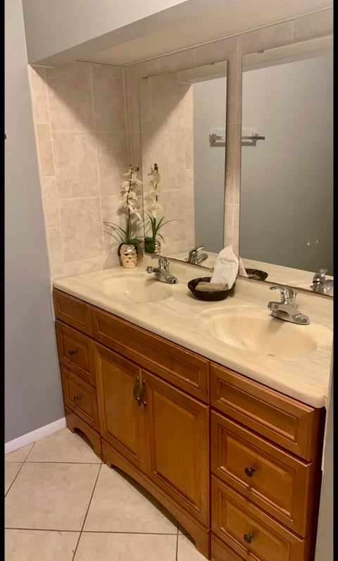 Photo of 2212 SE 4th Avenue, Fort Lauderdale, FL 33316 (MLS # B26051351)