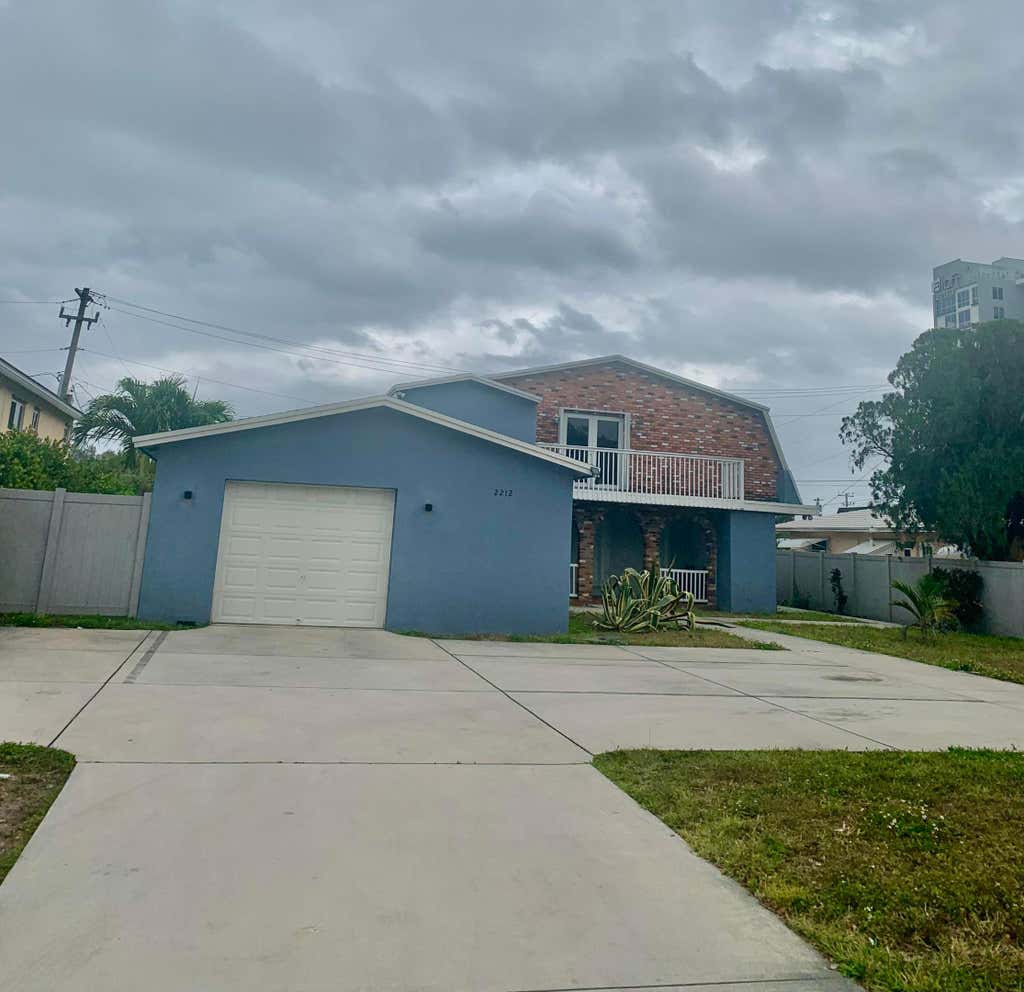 Photo of 2212 SE 4th Avenue, Fort Lauderdale, FL 33316 (MLS # B26051351)