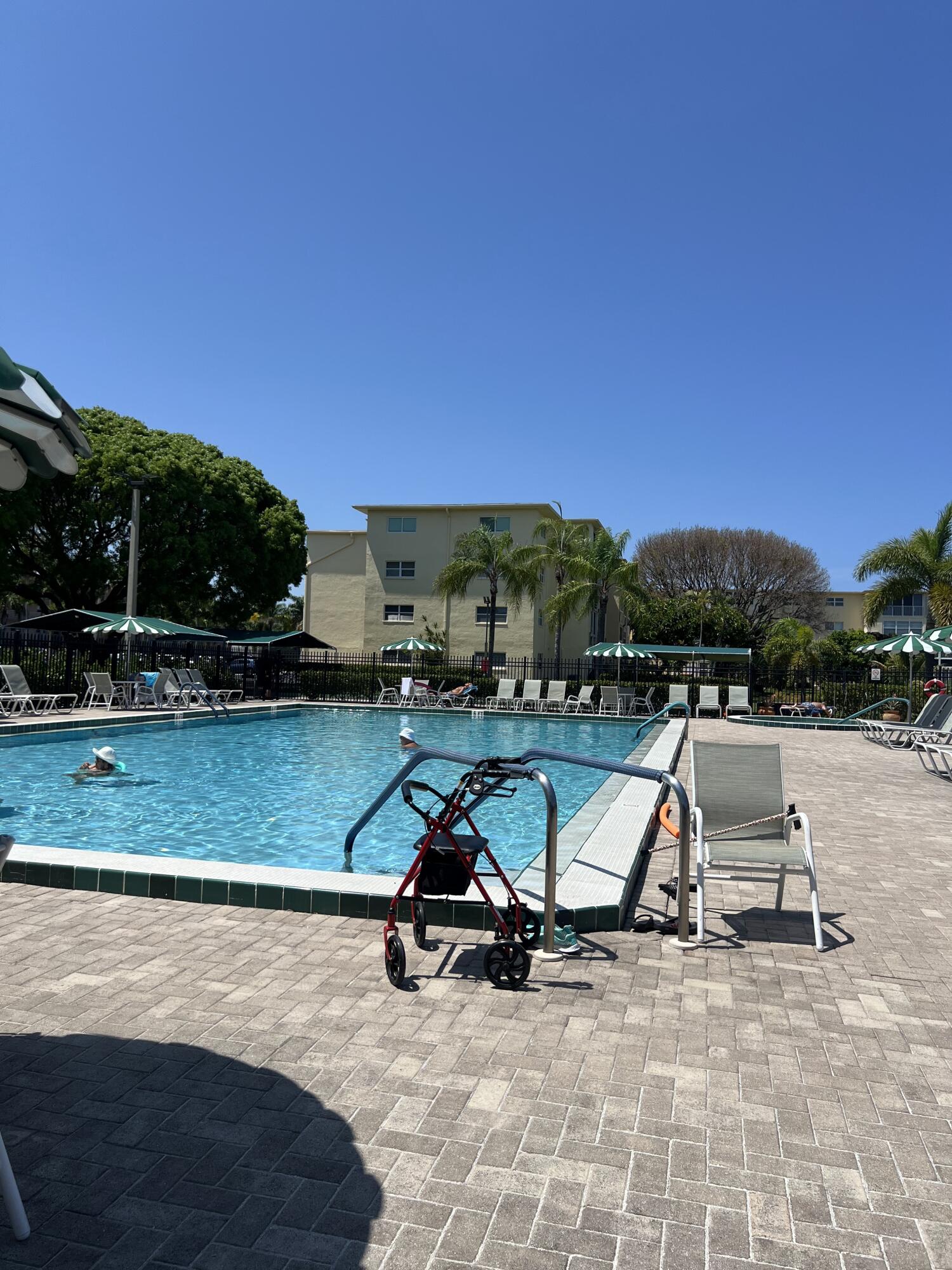 VILLAGE ROYALE ON THE GRE - Residential