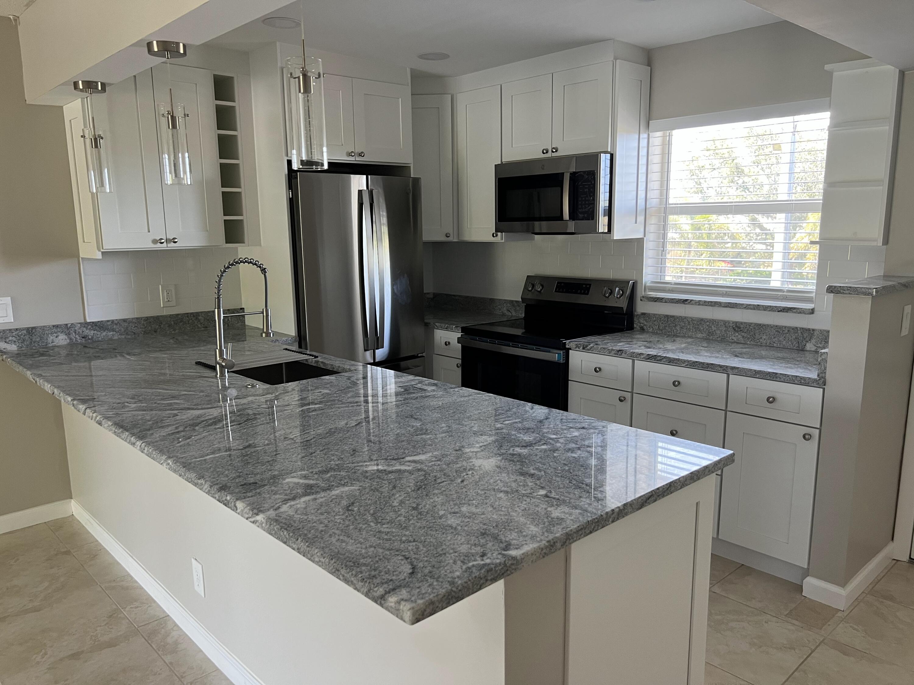 VILLAGE ROYALE ON THE GRE - Residential