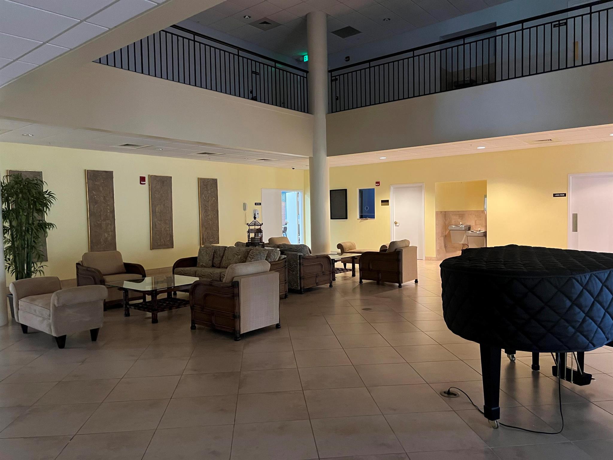 VILLAGE ROYALE ON THE GRE - Residential