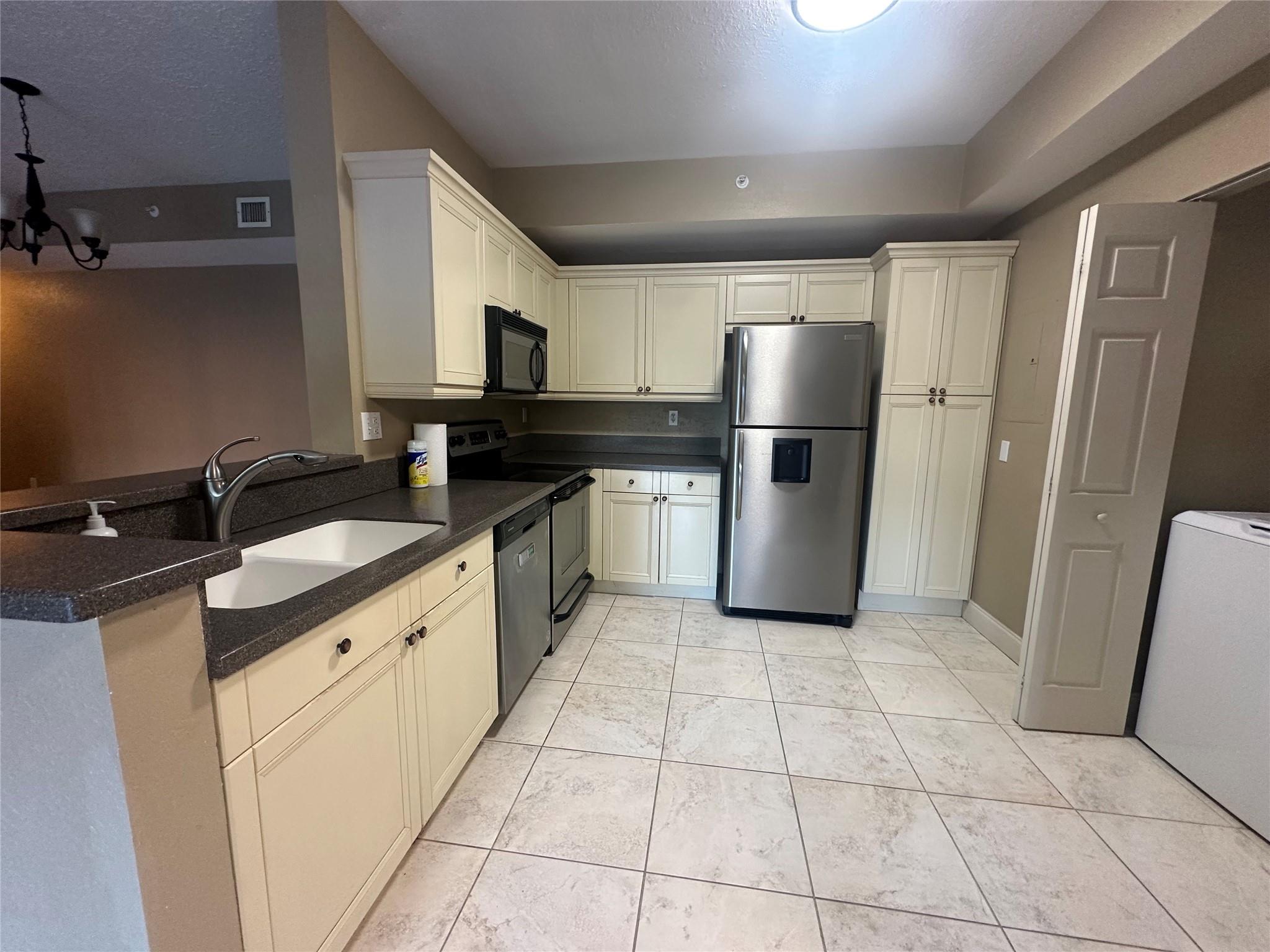 Courtyards At Davie Condo - Residential Lease