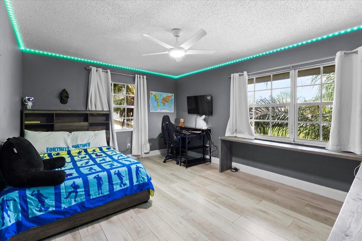 PALM BEACH NATL GOLF AND COUNTRY CLUB ESTATES 1 - Residential