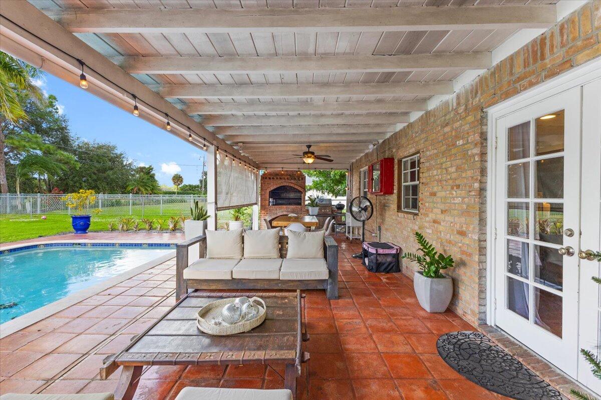 PALM BEACH NATL GOLF AND COUNTRY CLUB ESTATES 1 - Residential